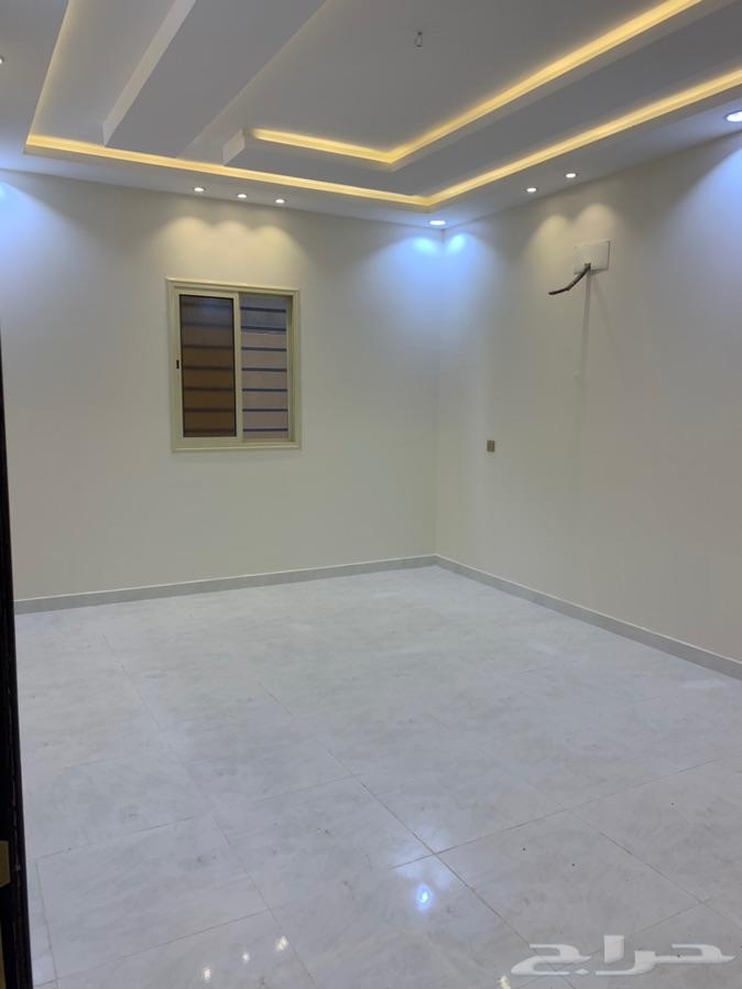 للبيع دور مستقل مع ملحق علي مساحه 400متر