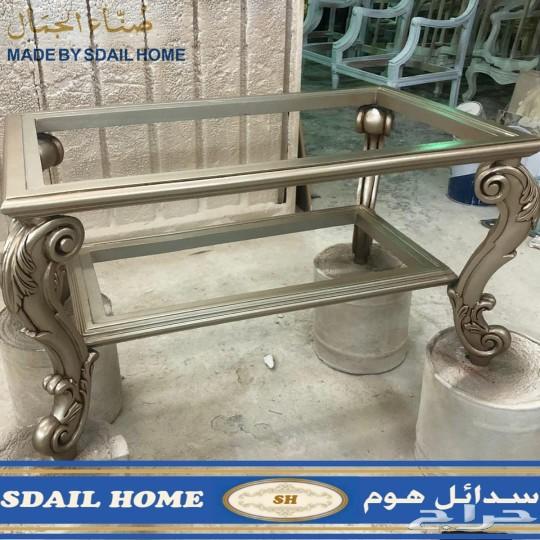 طاولات بتصاميم مختلفه